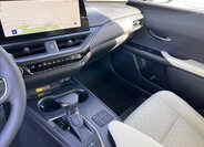 Lexus UX 250h CUV 2,0 l 135 kw