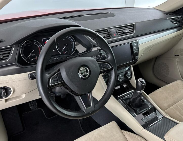 Škoda Superb Liftback 1,4 l 110 kw