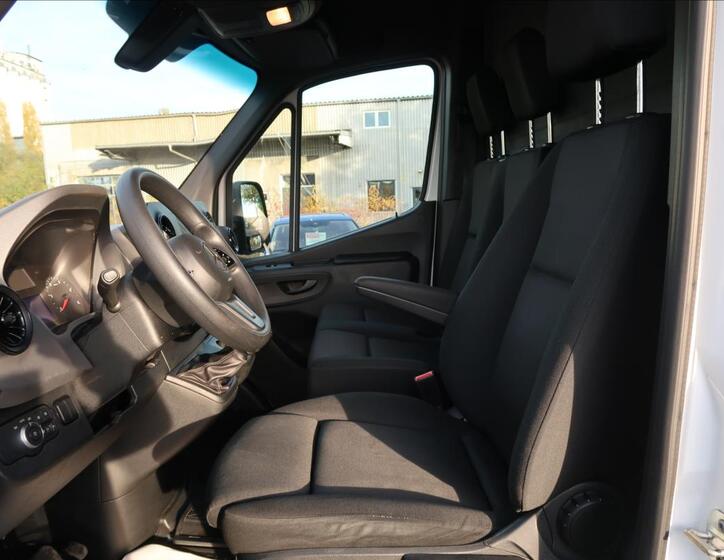 Mercedes-Benz Sprinter 12