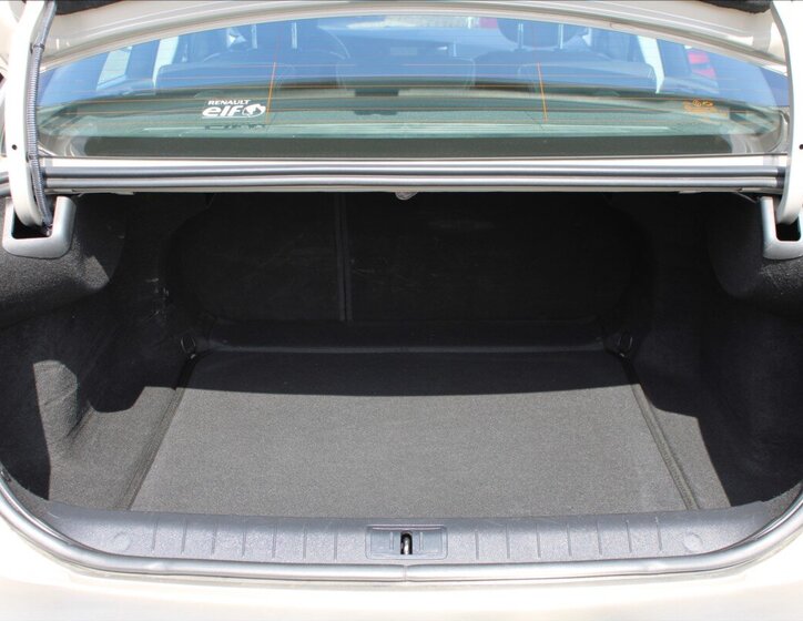 Renault Latitude Sedan / Limuzína 2,0 l 127 kw