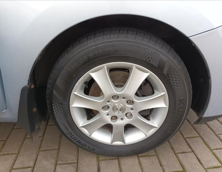 Toyota Auris Hatchback 1,4 l 66 kw