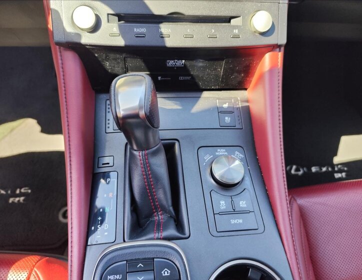 Lexus RC 300h Kupé 2,5 l 133 kw