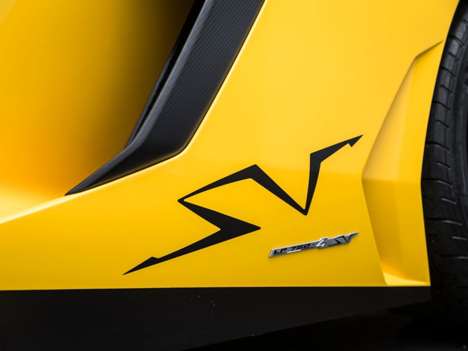 Lamborghini Aventador 20