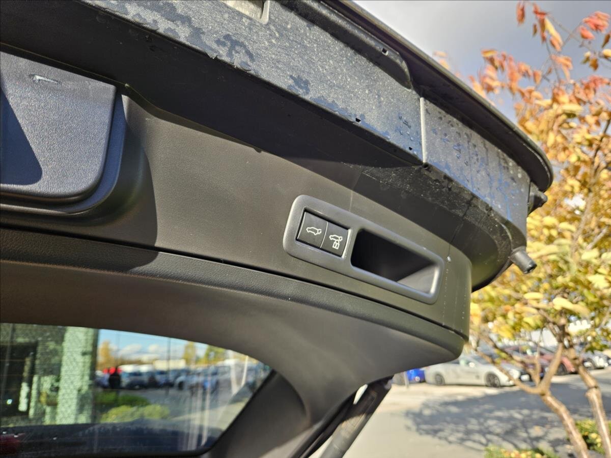 Lexus UX 300h Hatchback 2,0 l 146 kw