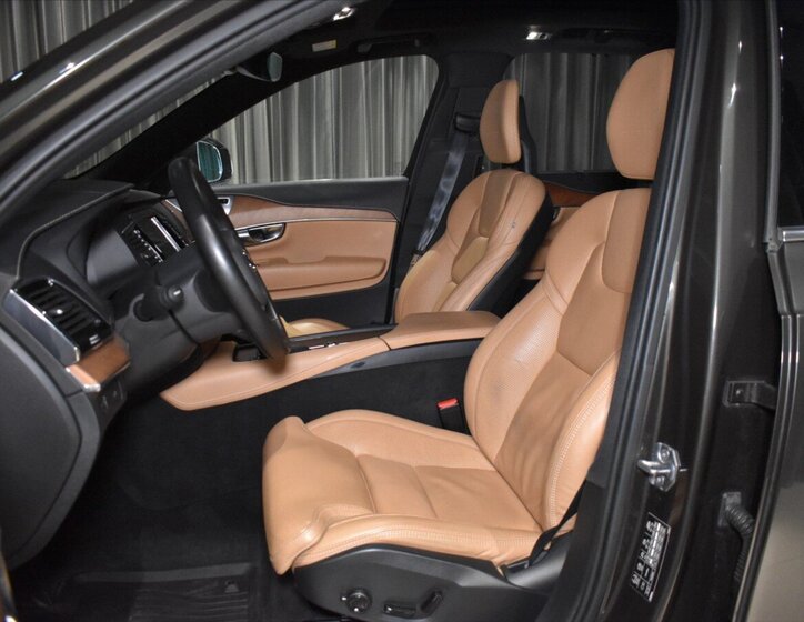 Volvo XC90 SUV / Terénní 2,0 l 177 kw