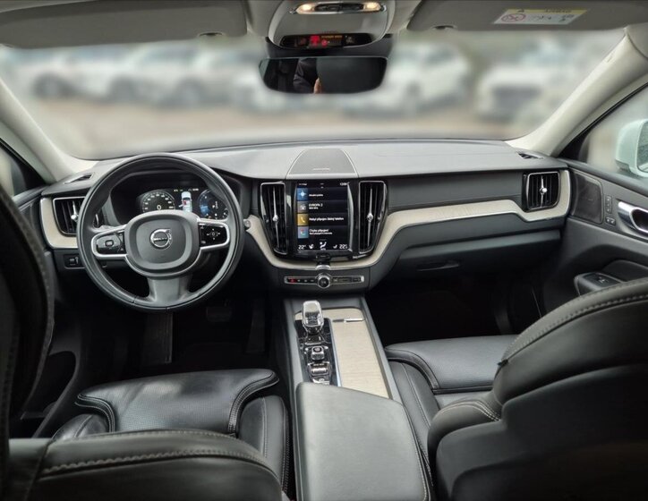 Volvo XC60 SUV / Terénní 2,0 l 145 kw