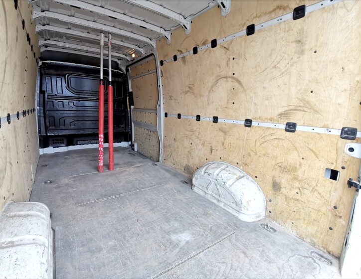 Volkswagen Crafter 16