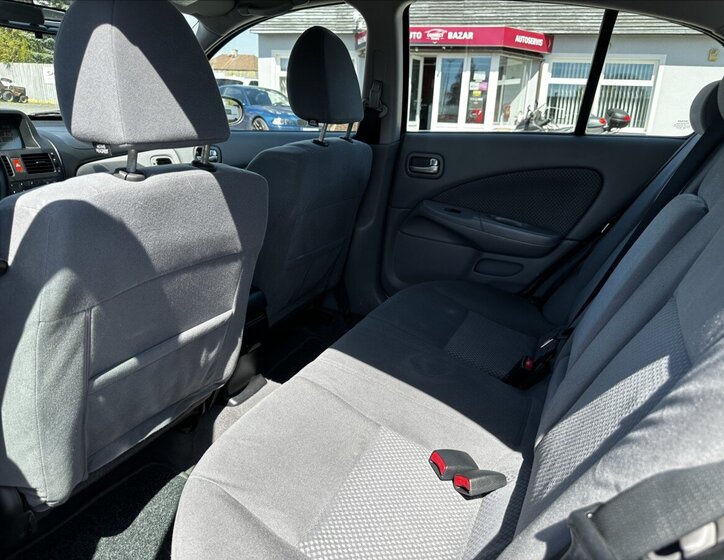 Nissan Almera Hatchback 1,5 l 72 kw