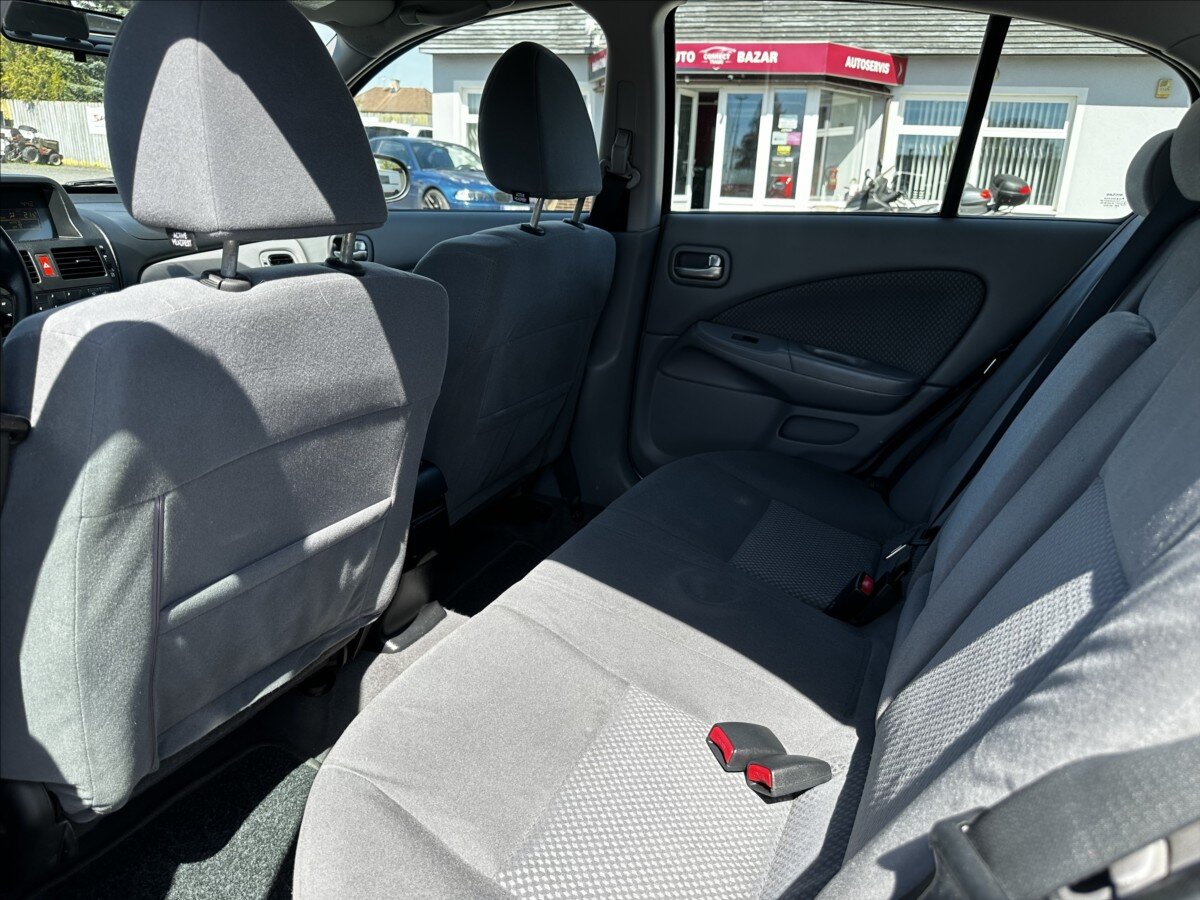 Nissan Almera Hatchback 1,5 l 72 kw