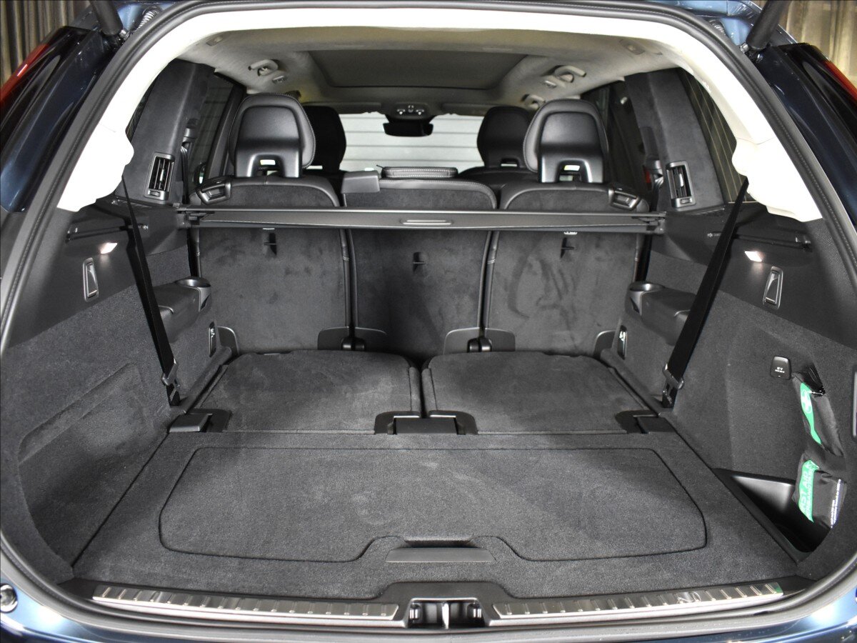 Volvo XC90 SUV / Terénní 2,0 l 335 kw