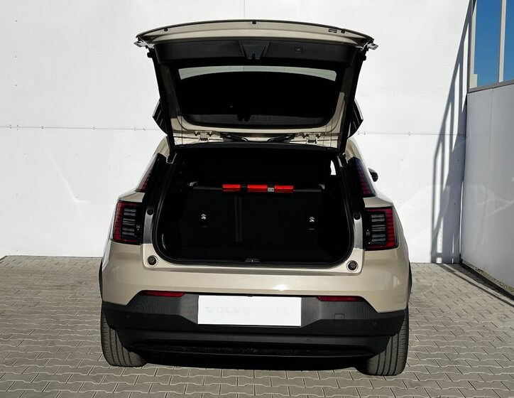 Volvo EX30 SUV / Terénní 69,0 200 kw