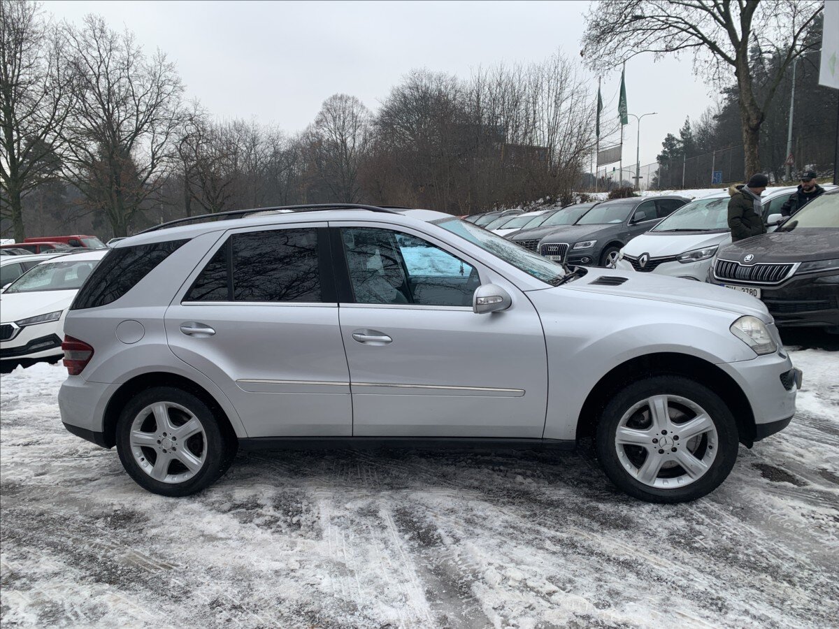Mercedes-Benz Třídy M SUV / Terénní 4,0 l 225 kw