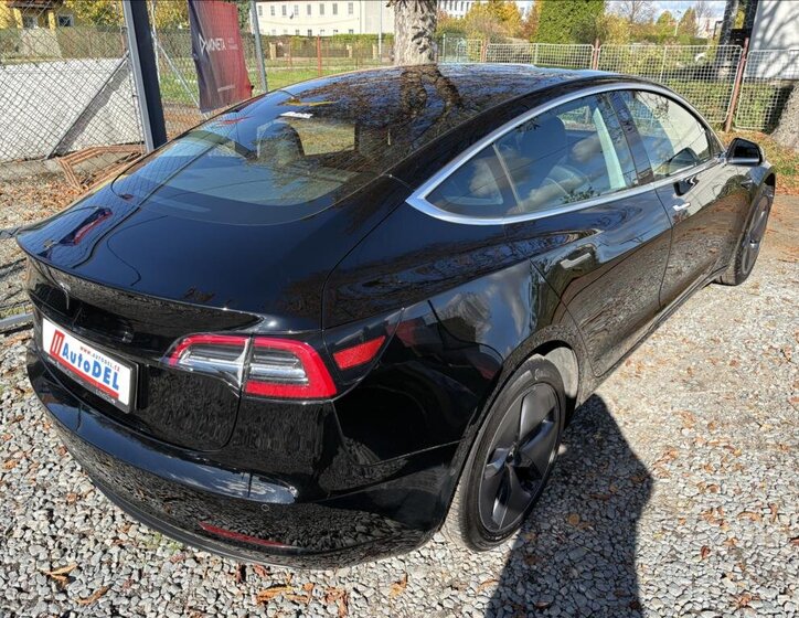 Tesla Model 3 8
