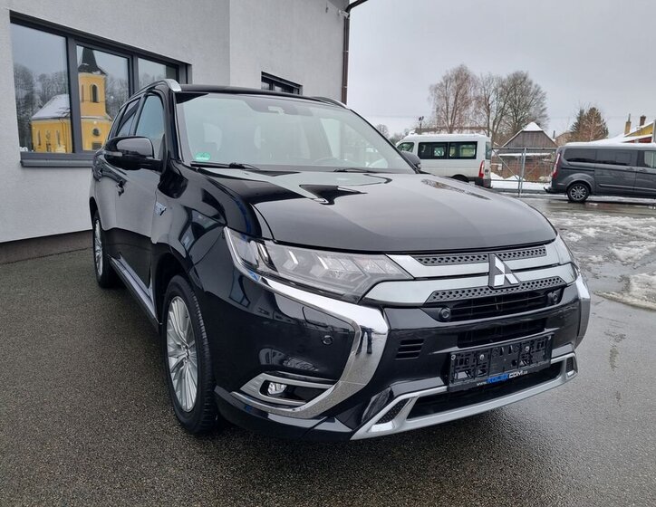 Mitsubishi Outlander SUV 2,4 l 165 kw