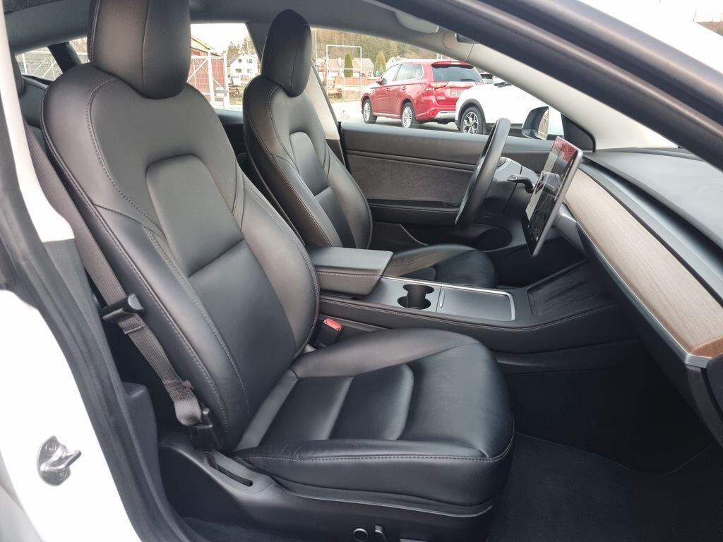 Tesla Model 3 Sedan / Limuzína 0,0 355 kw