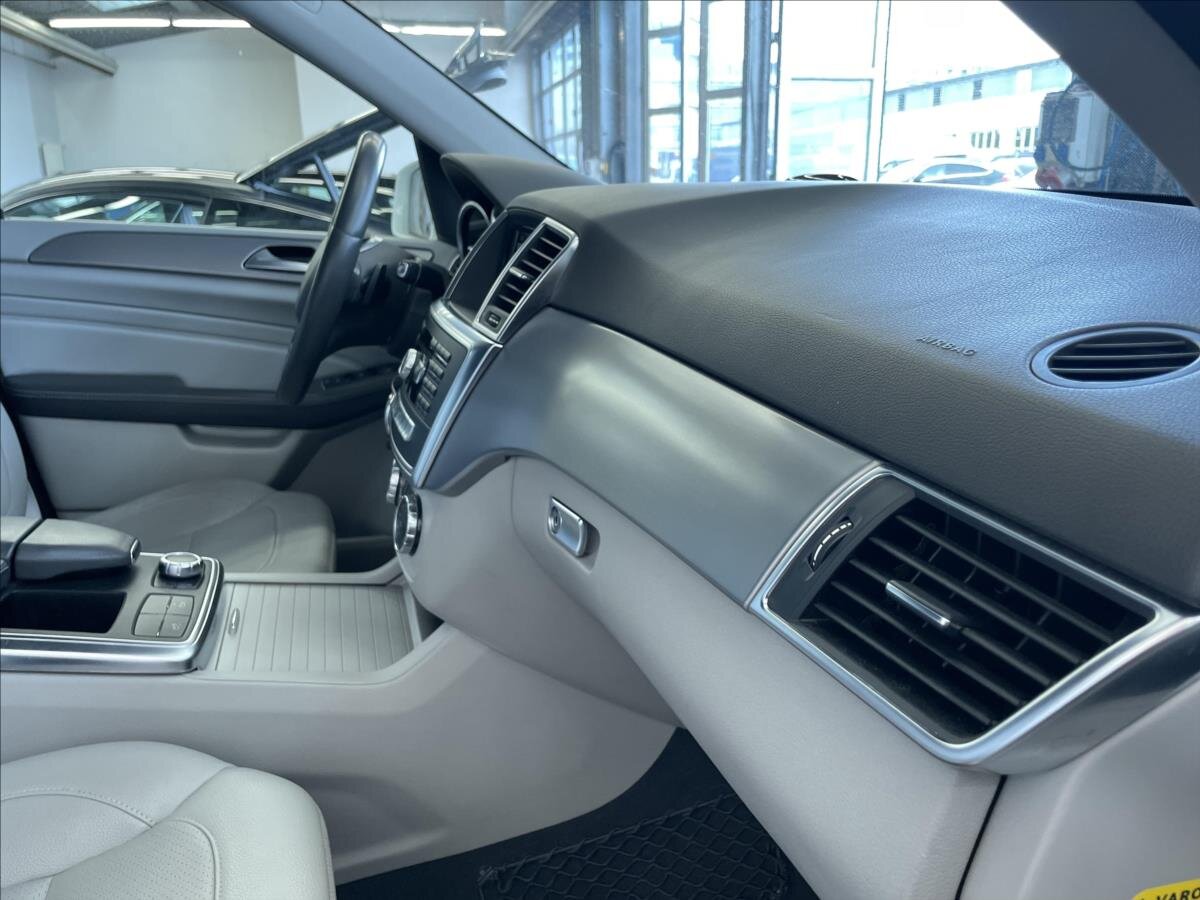 Mercedes-Benz Třídy M SUV 3,0 l 190 kw