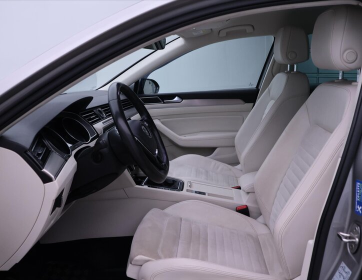 Volkswagen Passat 12