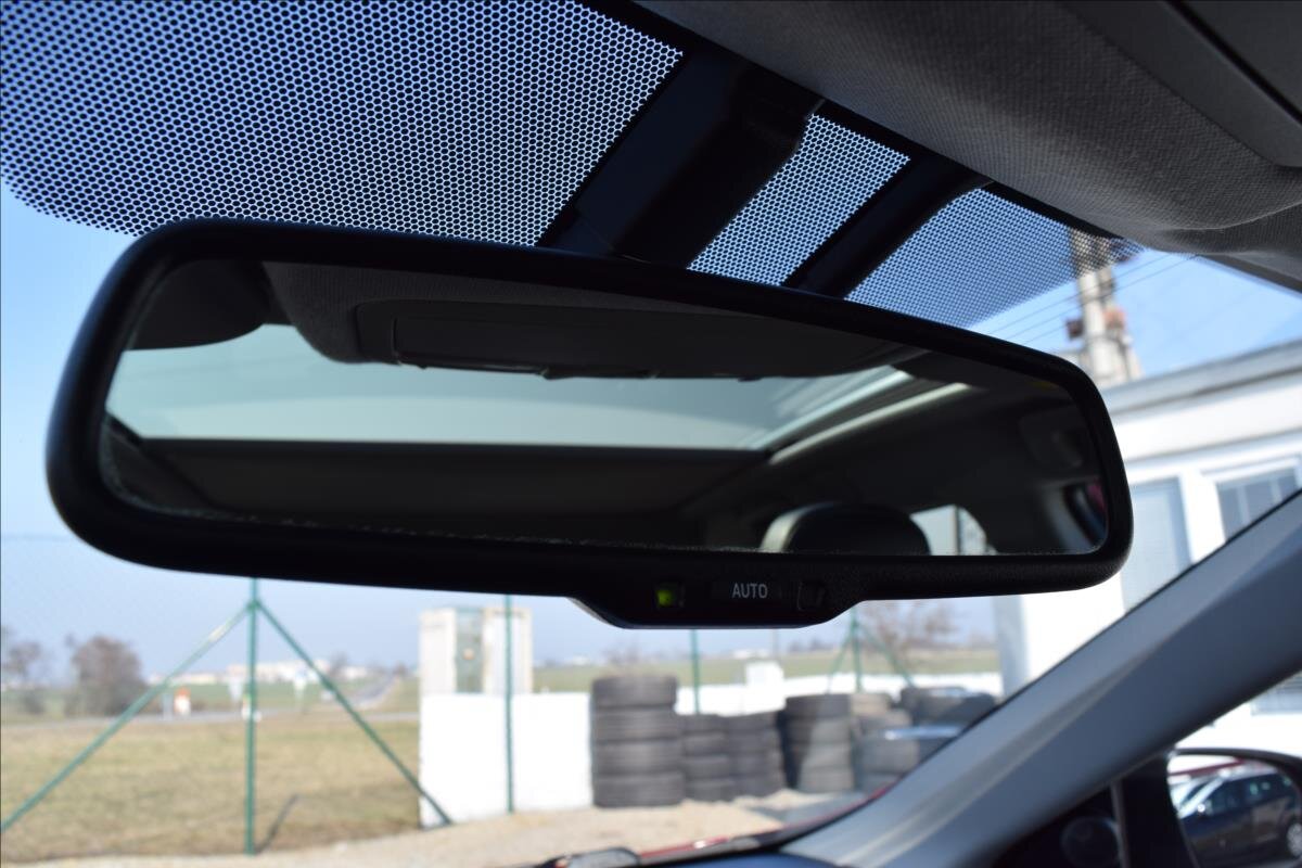 Toyota Auris Kombi 1,2 l 85 kw