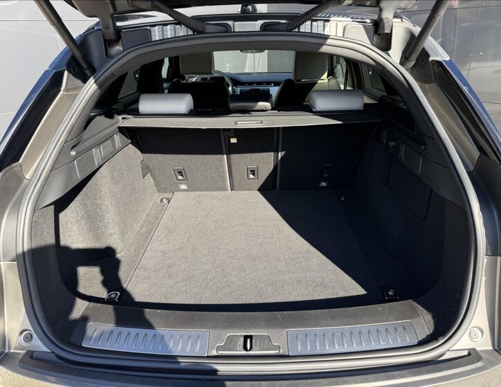 Land Rover Range Rover Velar 13