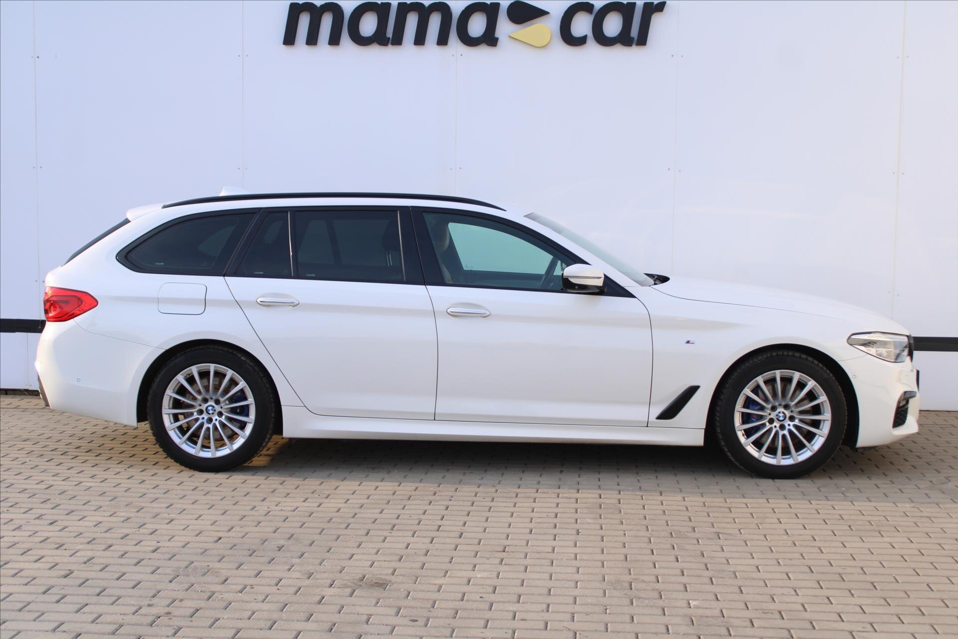 BMW Řada 5 Kombi 3,0 l 195 kw