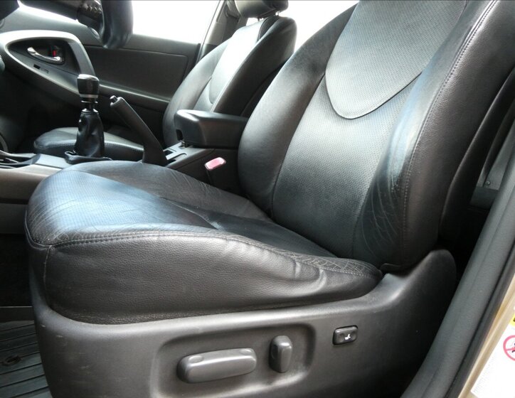 Toyota RAV4 SUV / Terénní 2,2 l 110 kw