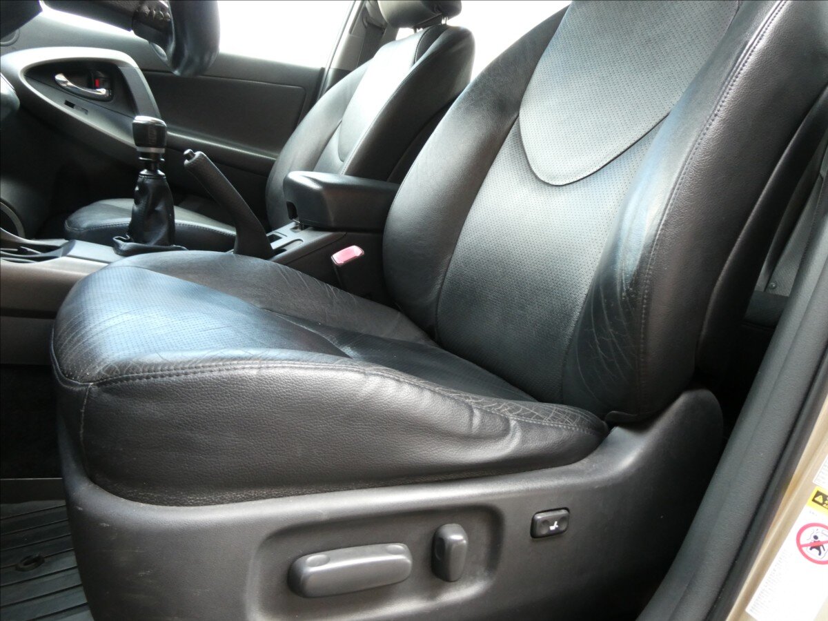 Toyota RAV4 SUV / Terénní 2,2 l 110 kw