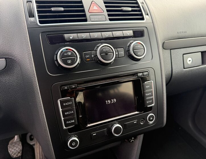 Volkswagen Touran Kombi 1,6 l 77 kw