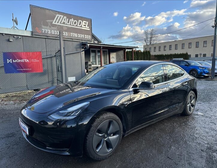 Tesla Model 3 Sedan / Limuzína 0,0 239 kw