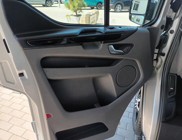 Ford Tourneo Custom VAN-Minibus 2,0 l 96 kw
