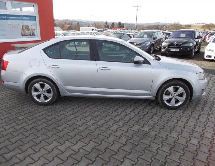 Škoda Octavia Sedan / Limuzína 1,6 l 77 kw