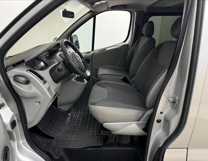 Opel Vivaro Kombi 2,5 l 107 kw