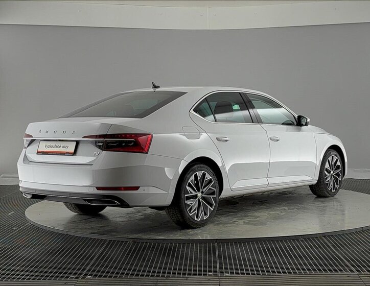 Škoda Superb Sedan / Limuzína 1,4 l 160 kw