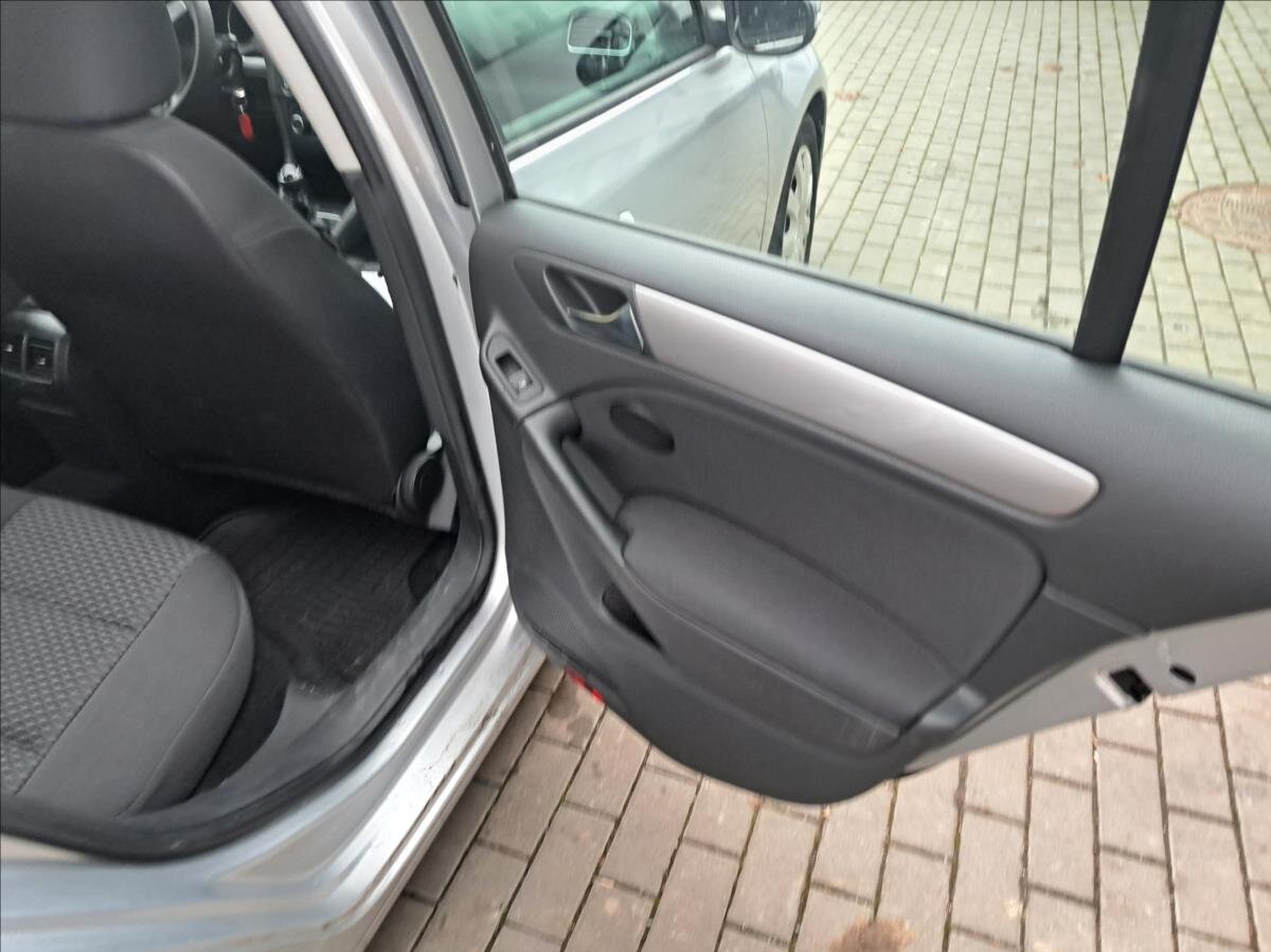 Volkswagen Golf Hatchback 1,6 l 66 kw