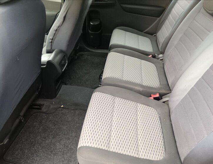 Volkswagen Sharan Kombi 2,0 l 103 kw