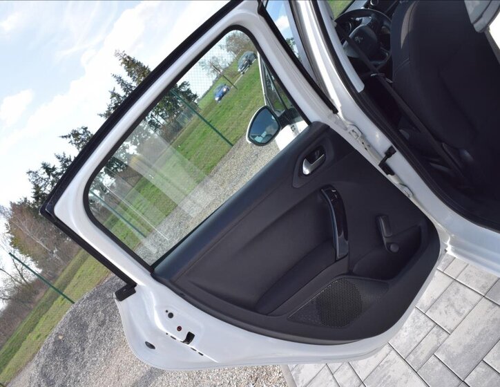 Peugeot 208 Hatchback 1,4 l 50 kw