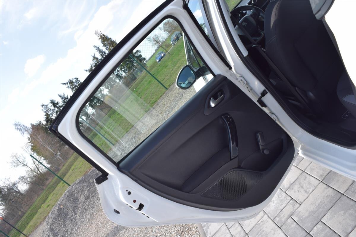 Peugeot 208 Hatchback 1,4 l 50 kw