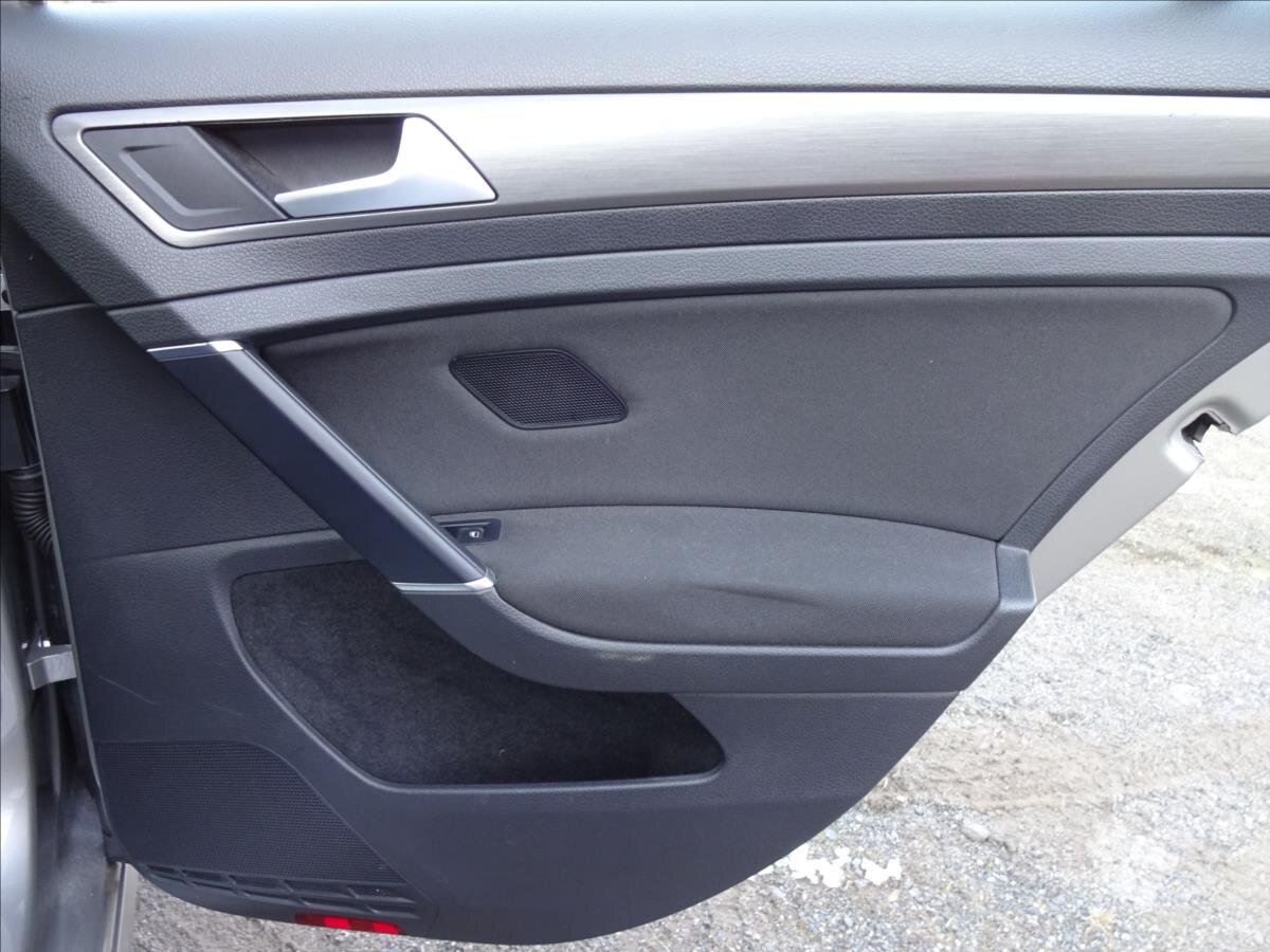 Volkswagen Golf Kombi 1,2 l 77 kw