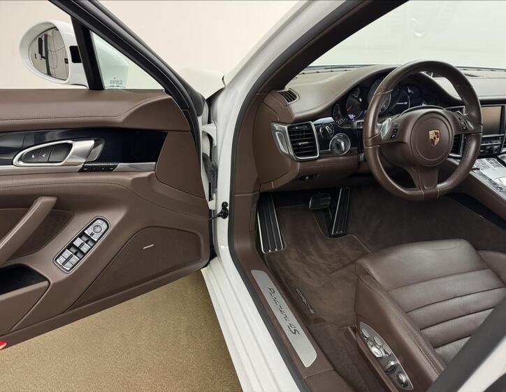 Porsche Panamera 30
