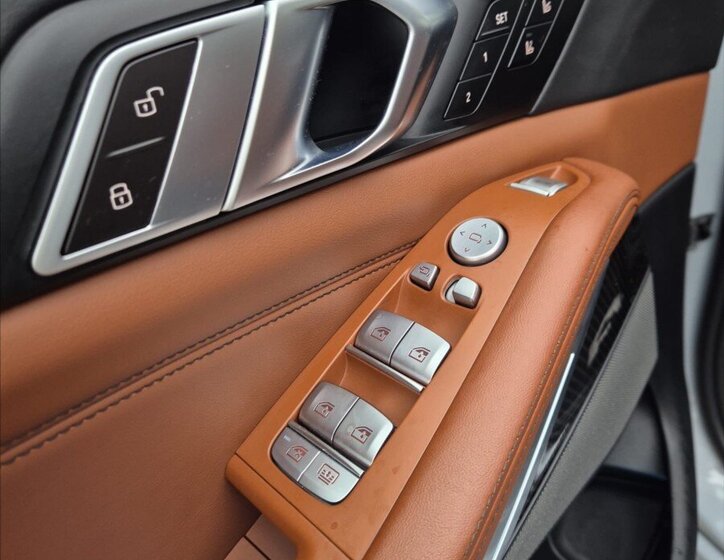 BMW X7 SUV / Terénní 3,0 l 250 kw