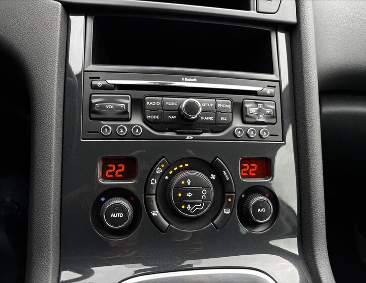 Peugeot 5008 MPV 2,0 l 120 kw