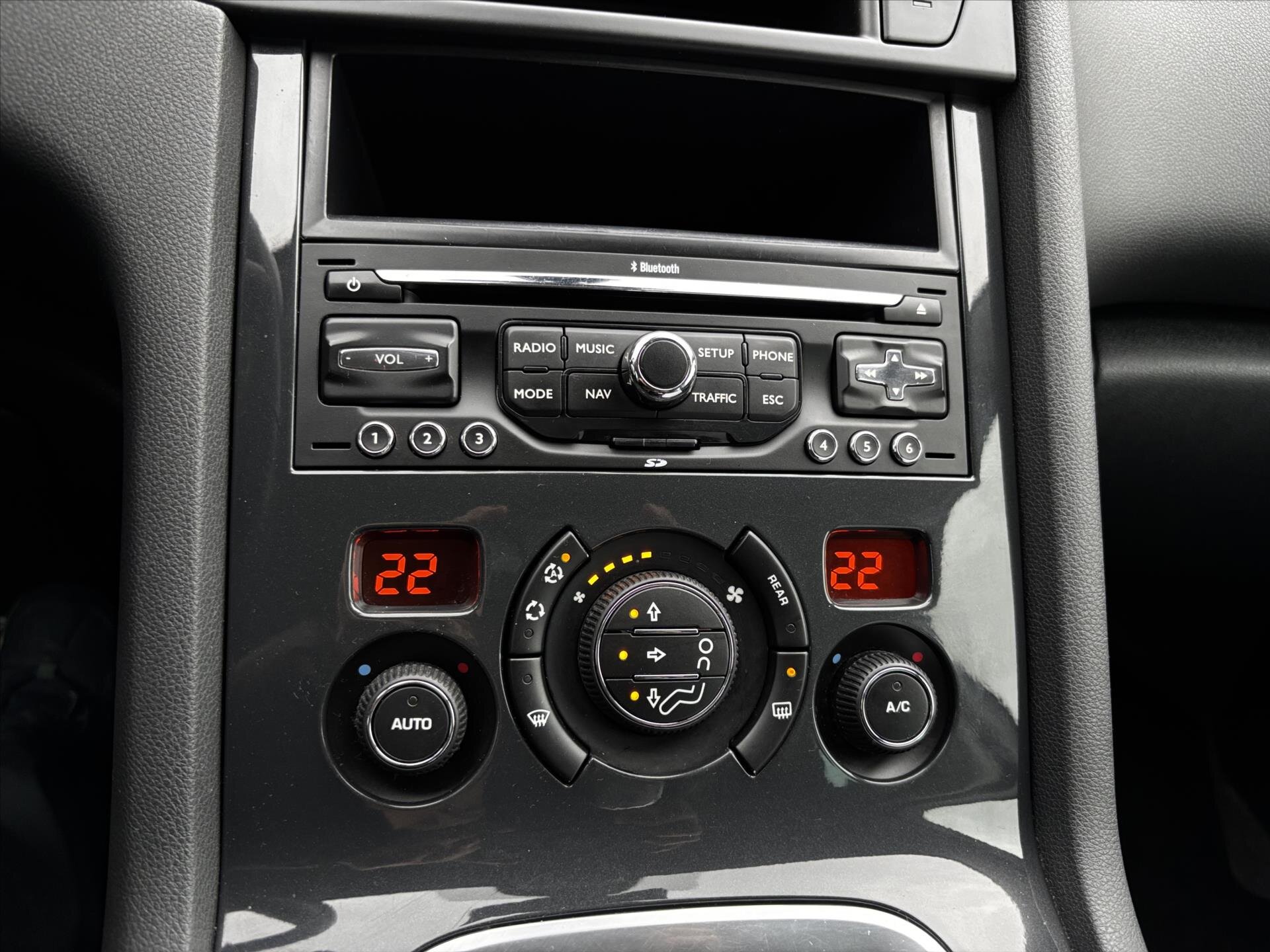 Peugeot 5008 MPV 2,0 l 120 kw