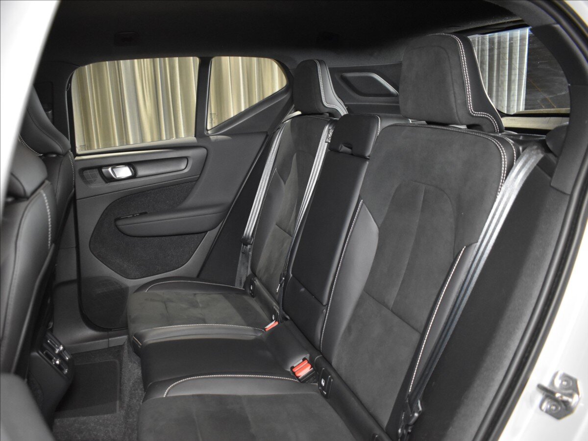 Volvo XC40 SUV / Terénní 2,0 l 145 kw