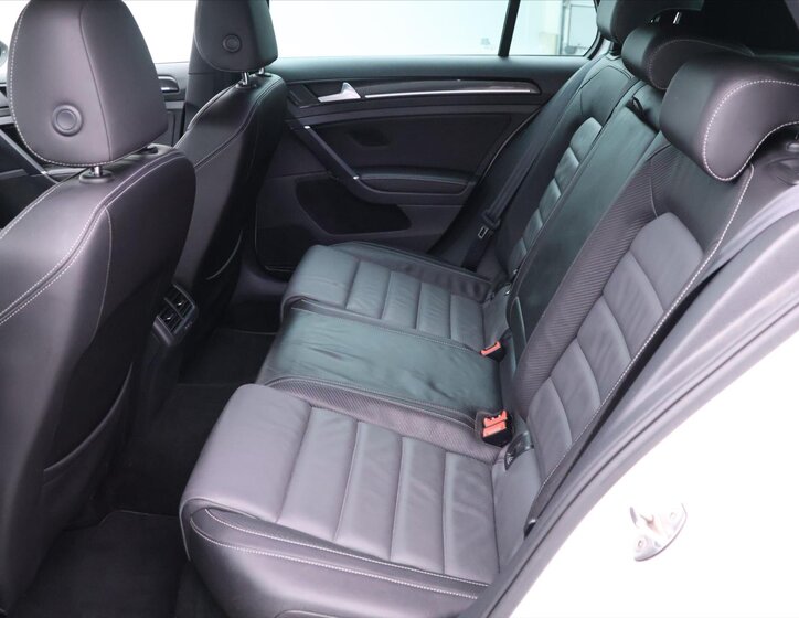 Volkswagen Golf Hatchback 2,0 l 221 kw