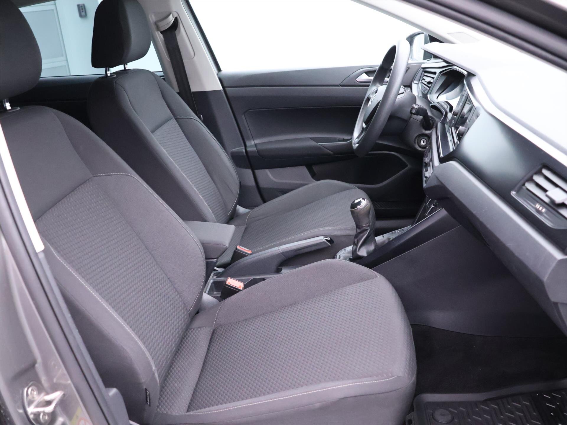 Volkswagen Polo Hatchback 999,0 48 kw