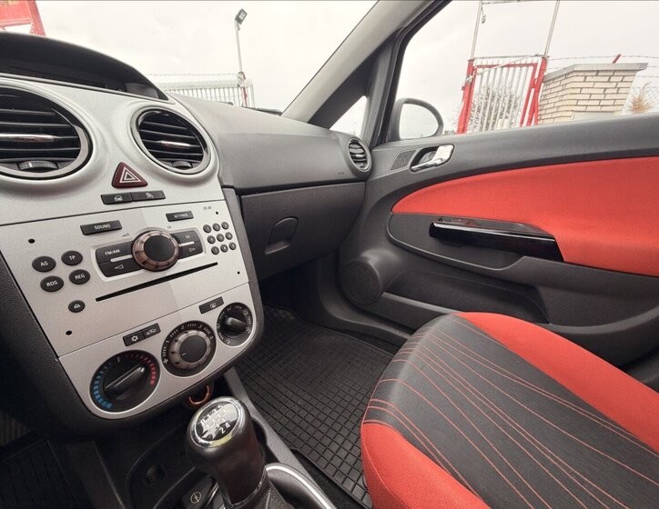 Opel Corsa Hatchback 1,4 l 66 kw