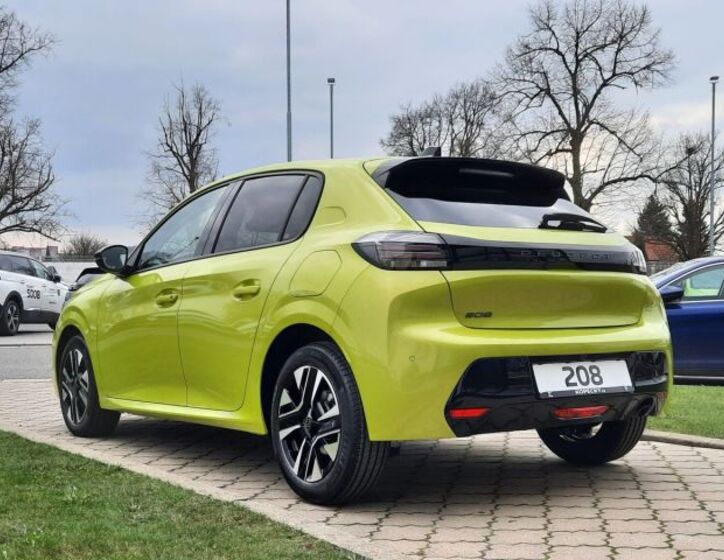 Peugeot 208 11