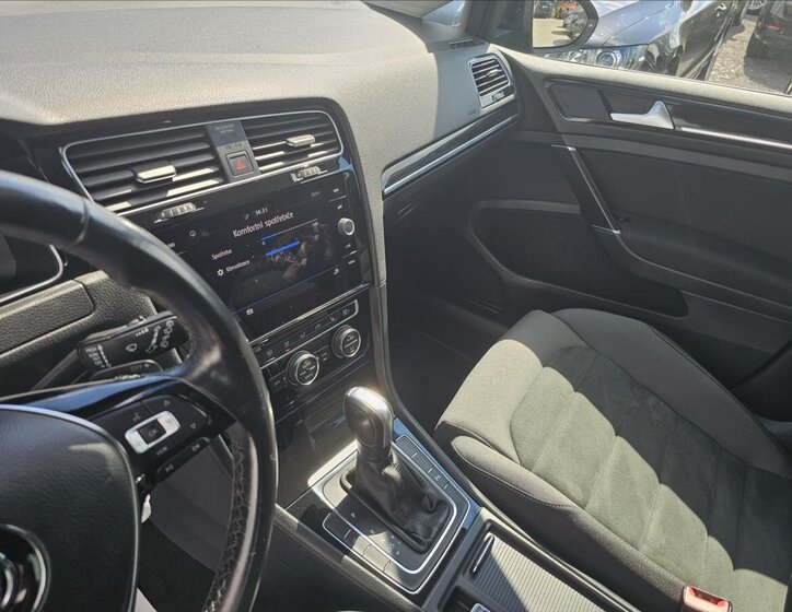 Volkswagen Golf Kombi 2,0 l 110 kw