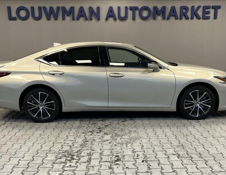 Lexus ES 300h Sedan 2,5 l 160 kw