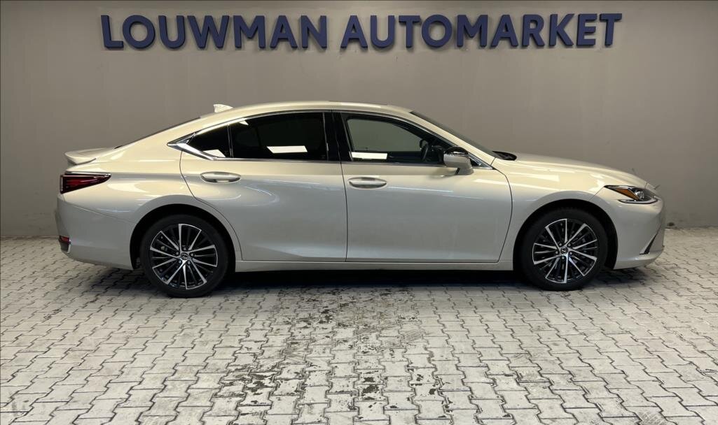 Lexus ES 300h Sedan 2,5 l 160 kw