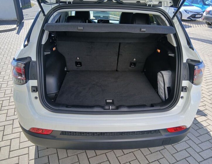 Jeep Compass SUV / Terénní 1,5 l 96 kw